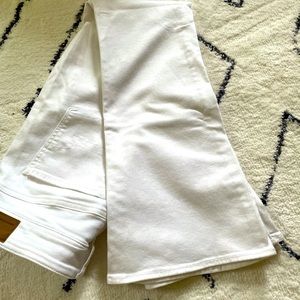 American Eagle flared white jeans. Size 10. NWT